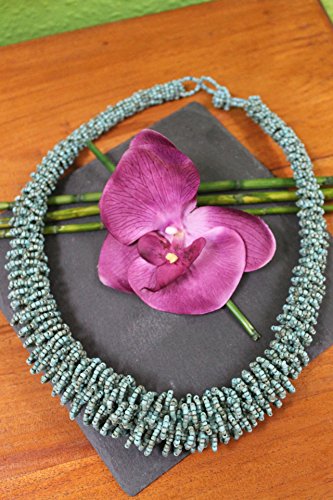 Naturesco Originelle Statement-Kette mit Zierperlen, hellblau 34 cm - Versand kostenlos!